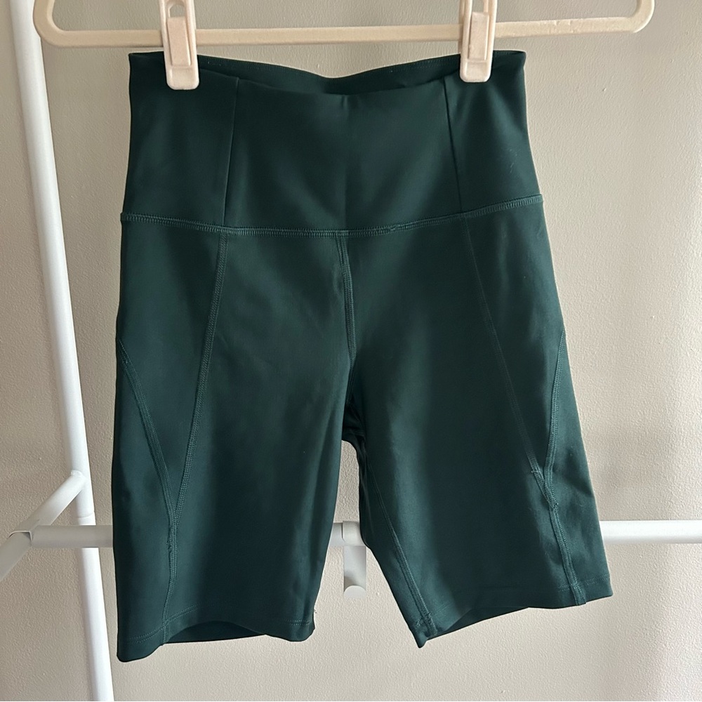 ⭐️ Girlfriend Collective green bike shorts Size XS